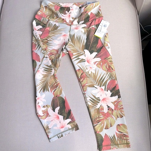 Old Navy Pants - Old Navy Elevate Legging, High Waisted 3/4 Crop, Go Dry. Tropical Print.